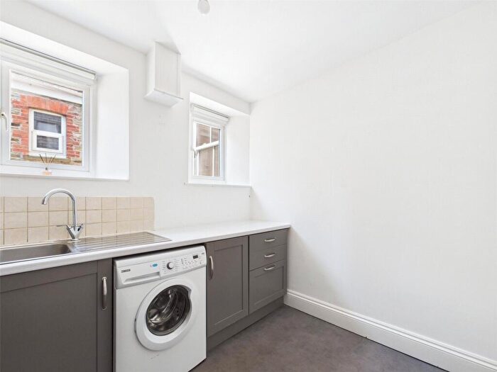 1 Bedroom Maisonette To Rent In Fernleigh Road, Wadebridge, PL27