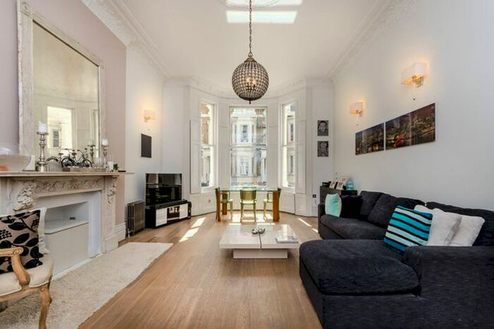 2 Bedroom Flat To Rent In Nevern Place, Earls Court, London, SW5