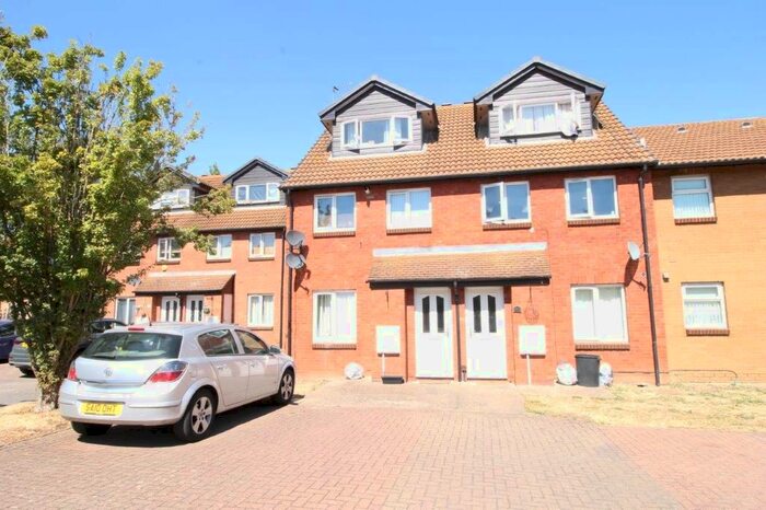 2 Bedroom Maisonette To Rent In Helmsdale Close, Yeading, UB4