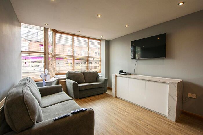 8 Bedroom House To Rent In Raddlebarn Road, Birmingham, West Midlands, B29