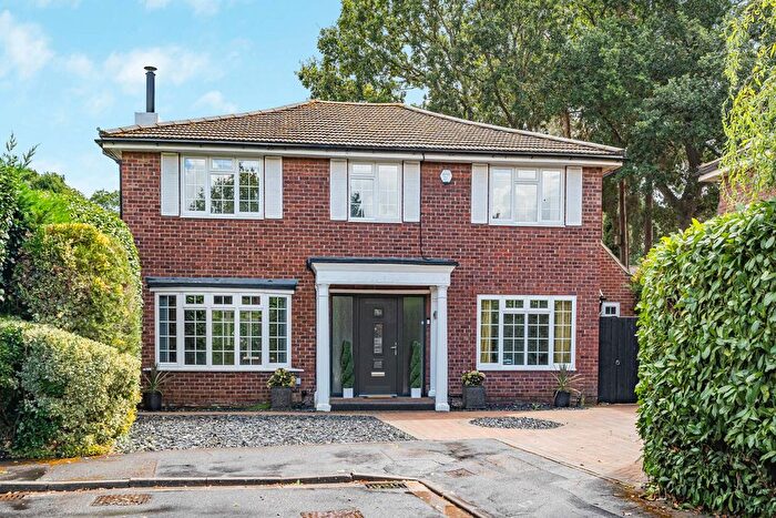 6 Bedroom Detached House For Sale In East Gardens, Woking, Surrey, GU22