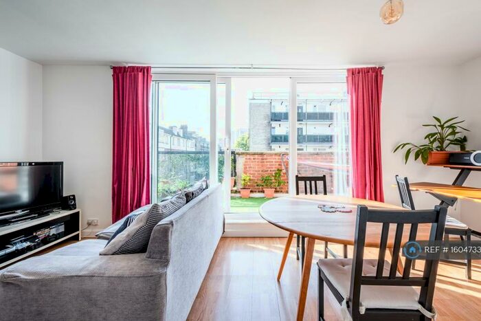 3 Bedroom Flat To Rent In Hoxton Street, London, N1