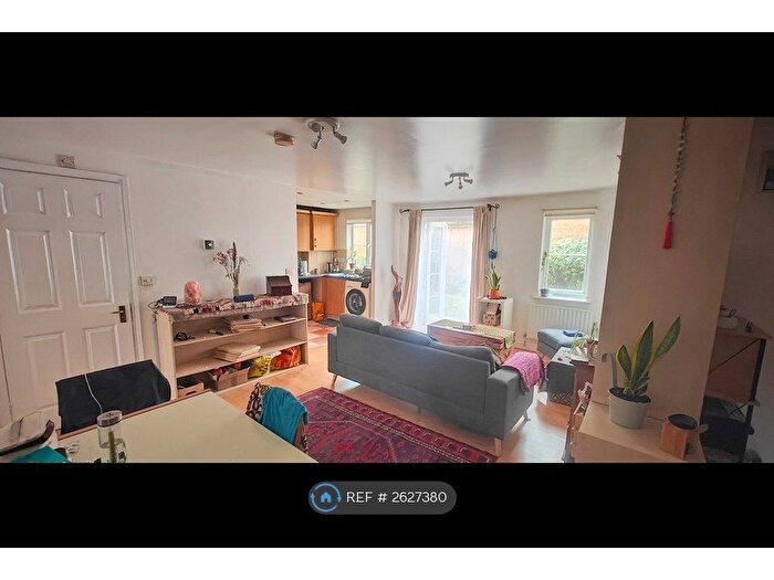 2 Bedroom Flat To Rent In Newent Close, London, SE15