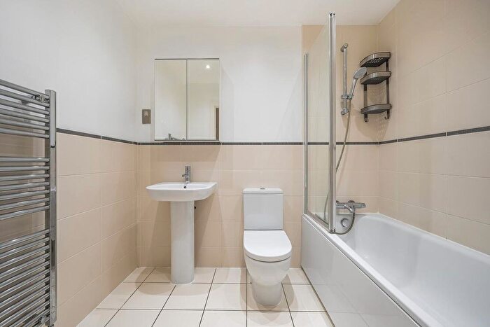 1 Bedroom Flat To Rent In Albany Park Road, Kingston Upon Thames, Greater London, KT2
