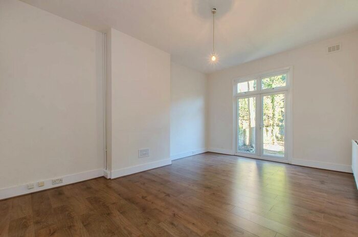2 Bedroom Flat To Rent In Bonham Road, Brixton, London, SW2