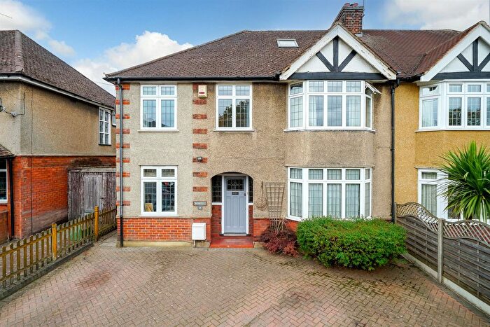 4 Bedroom Semi-Detached House For Sale In Beechwood Avenue, St. Albans, AL1