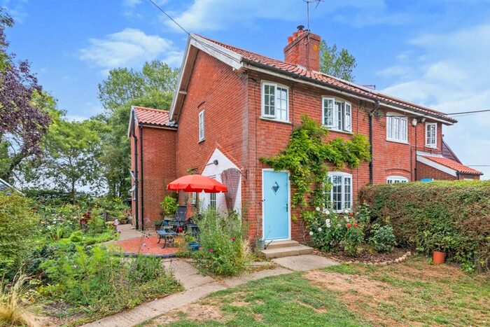 3 Bedroom Semi-Detached House For Sale In Moat Cottages, Ilketshall St. Andrew, Beccles, NR34