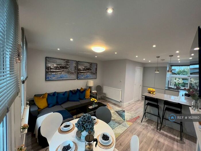 2 Bedroom Flat To Rent In Stanhope Road, London, N12