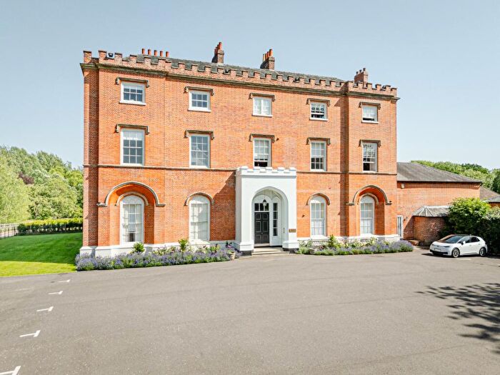 3 Bedroom Flat To Rent In Pishiobury Drive, Sawbridgeworth, CM21