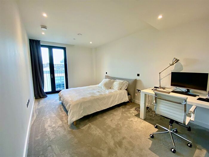 2 Bedroom Flat For Sale In Clarendon Court, The Denizen, Golden Lane, London, EC1Y