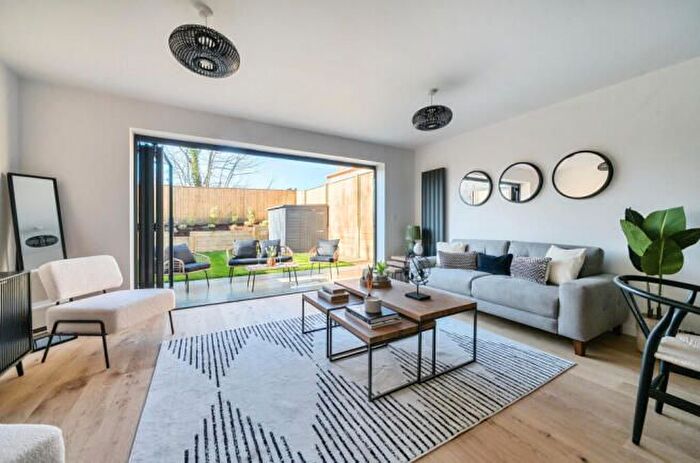3 Bedroom Property To Rent In Lordswood Road, Southampton, SO16
