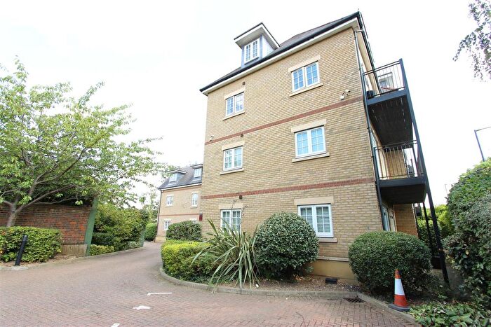 1 Bedroom Flat For Sale In River Bank, London, N21