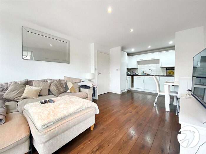 2 Bedroom Flat To Rent In Maplehurst Close, Dartford, Kent, DA2