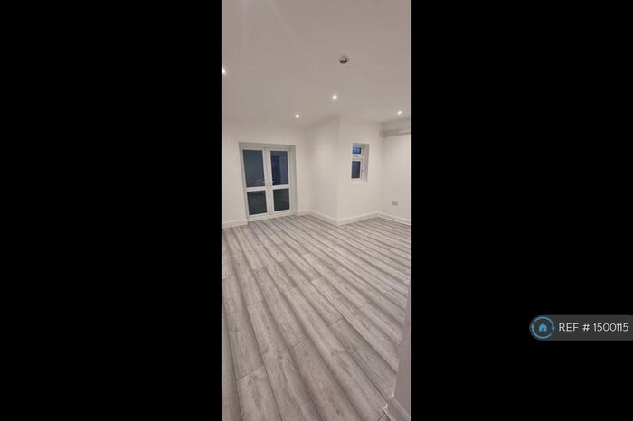 Studio To Rent In Holmstall Avenue, Edgware, HA8