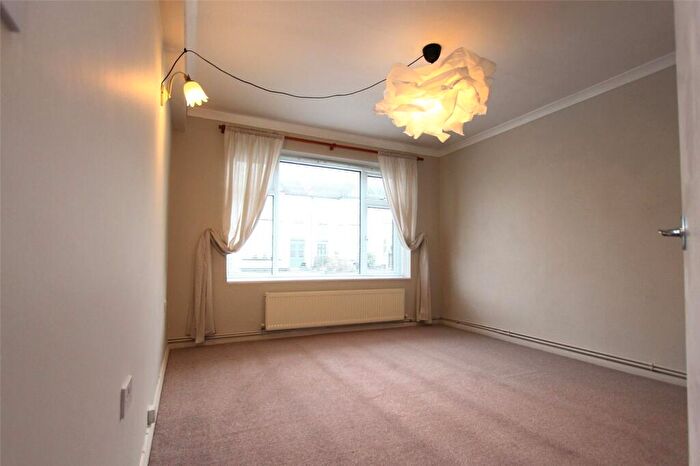2 Bedroom Apartment To Rent In Chalkwell Park Drive, Leigh-on-Sea, Essex, SS9
