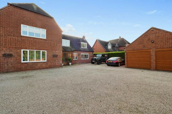 5 Bedroom Detached House For Sale In Ashby Road, Ticknall, Derby, DE73