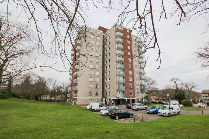 2 Bedroom Flat To Rent In Basinghall Gardens, Sutton, SM2