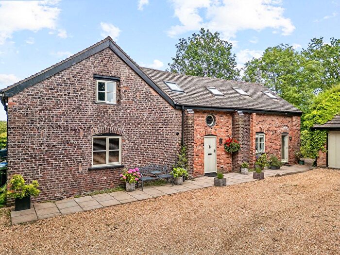5 Bedroom Detached House For Sale In Stockport Road, Thelwall, WA4