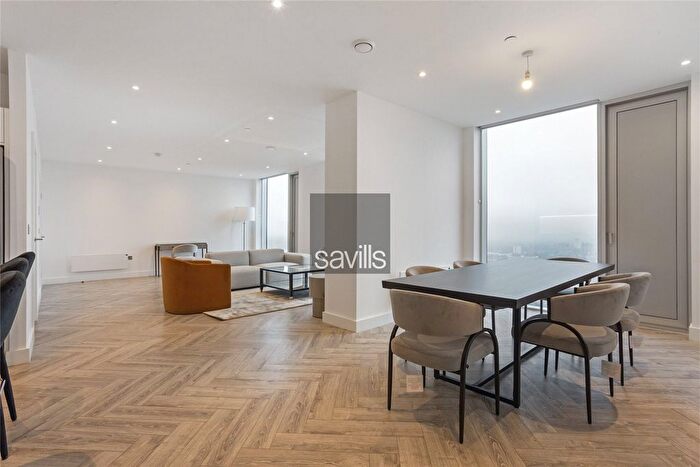 3 Bedroom Flat To Rent In Bankside Boulevard, Salford, Greater Manchester, M3