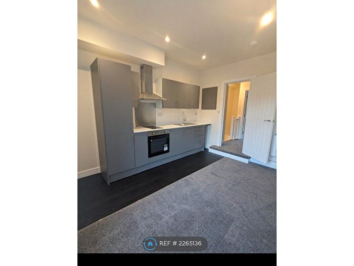 2 Bedroom Flat To Rent In South Street, Keighley, BD21