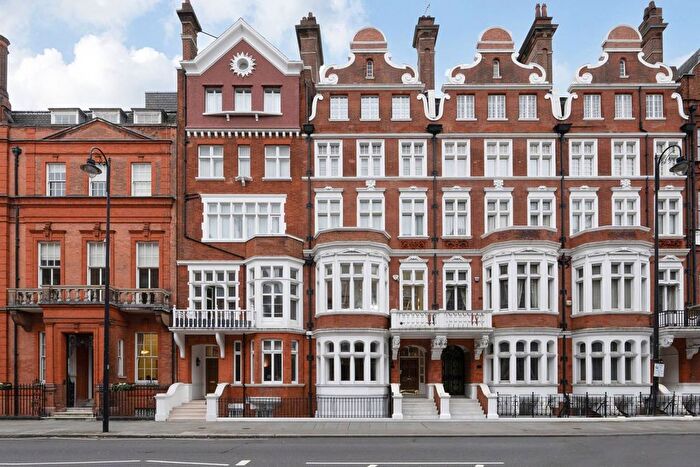 2 Bedroom Flat To Rent In Pont Street, Knightsbridge, London, SW1X