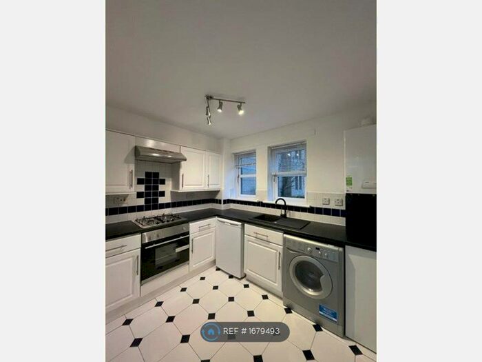 2 Bedroom Flat To Rent In Oakshaw Street East, Paisley, PA1