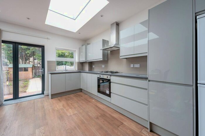 2 Bedroom Property To Rent In Beverstone Road, Thornton Heath, CR7