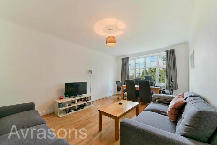 4 Bedroom Flat To Rent In Streatham Close, Leigham Court Road, London, SW16