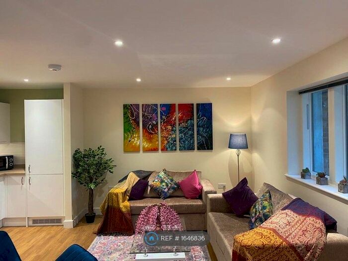 1 Bedroom Flat To Rent In Queen Edith Way, Cambridge, CB1