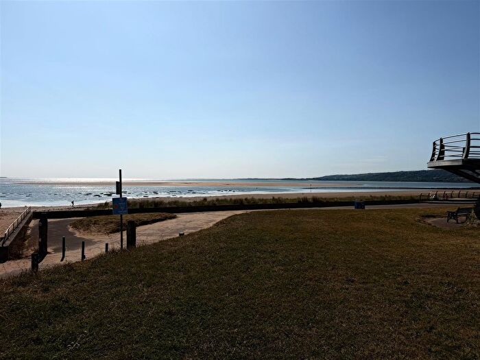 2 Bedroom Flat For Sale In Pentre Doc Y Gogledd, Llanelli, SA15