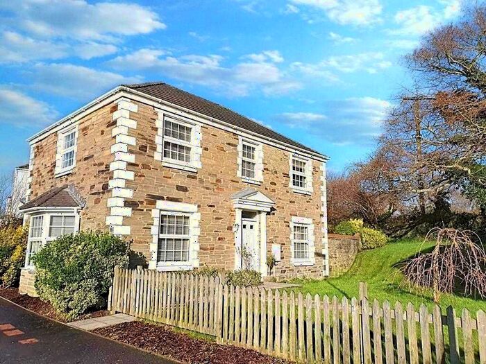 4 Bedroom Detached House For Sale In Round Ring Gardens, Penryn, TR10