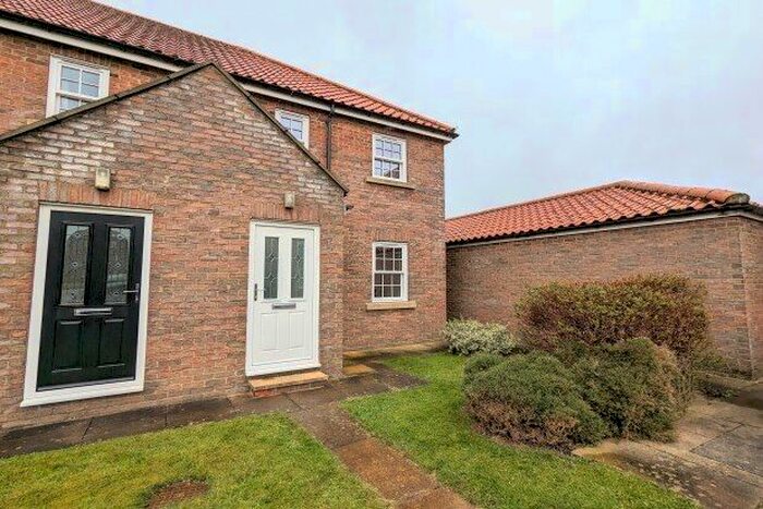 3 Bedroom Flat To Rent In Howard Court, Richmond, DL10