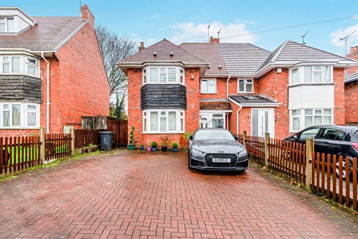 4 Bedroom Detached House For Sale In Stafford Road, Wolverhampton, WV10