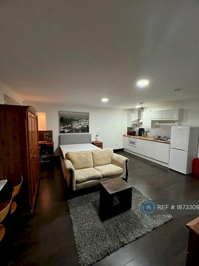 Studio To Rent In Paisley Road West, Glasgow, G51