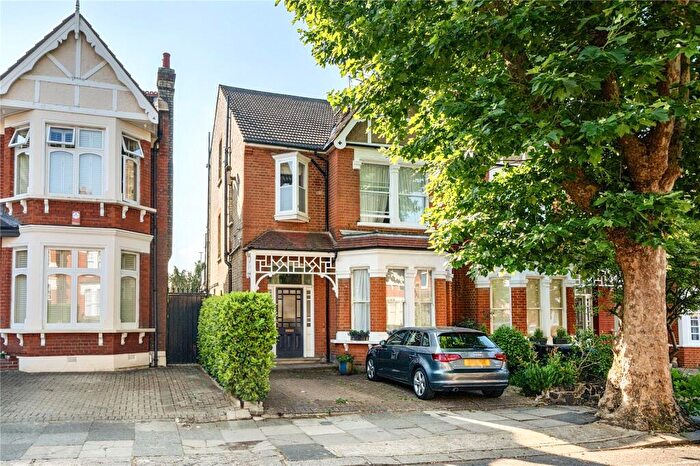 2 Bedroom Flat For Sale In Grovelands Road, Palmers Green, London, N13