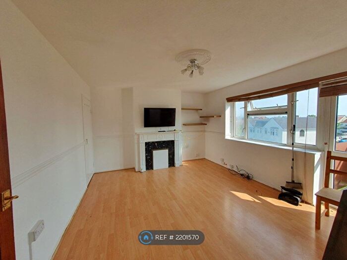 2 Bedroom Flat To Rent In Gaysham Avenue, Ilford, IG2