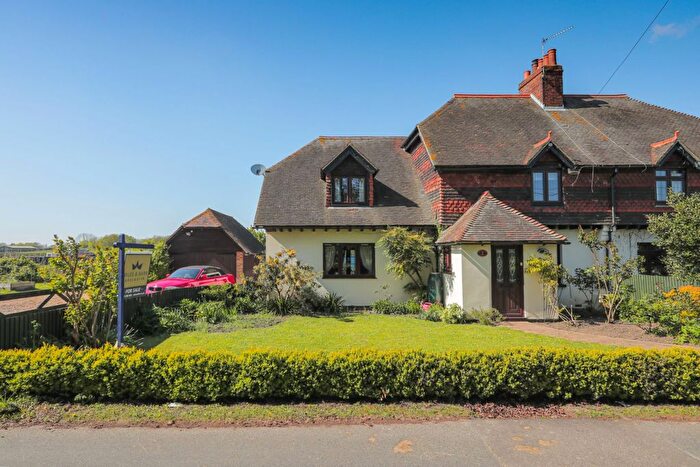 4 Bedroom Semi Detached House For Sale In Broomhill Cottages, Hansletts Lane, Ospringe, Faversham, ME13