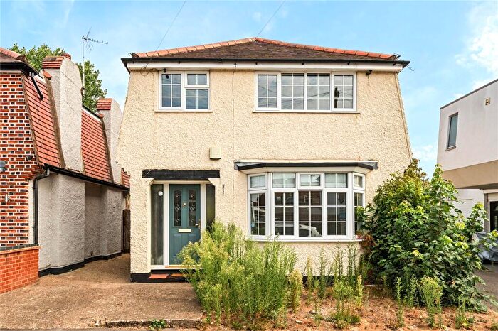 3 Bedroom Detached House For Sale In Claremont Close, Hersham, KT12