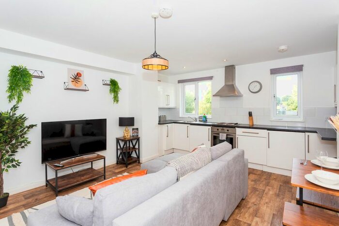 2 Bedroom Flat To Rent In Southchurch Road, Southend-On-Sea, SS1