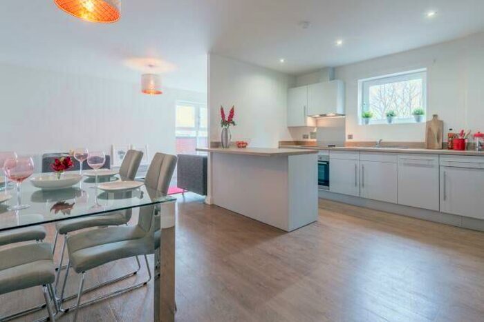 3 Bedroom Apartment To Rent In St John's Road Leeds, LS3