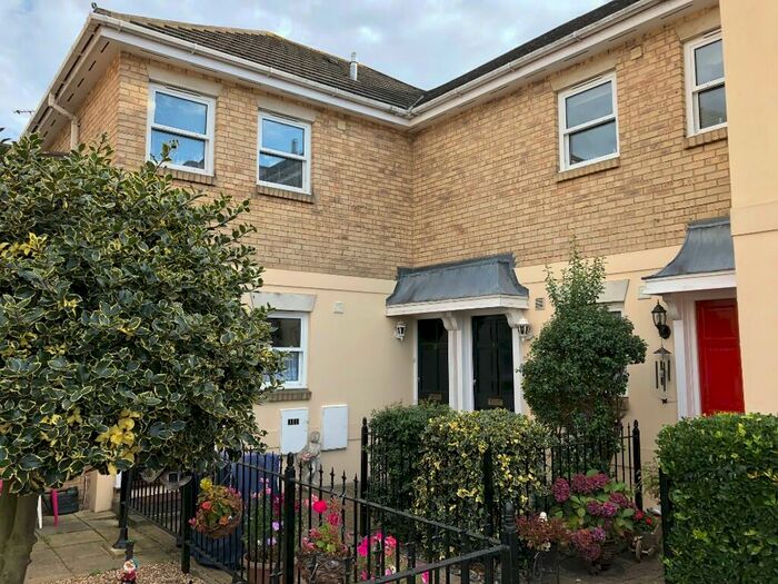 2 Bedroom Apartment To Rent In Station Approach, Hockley, Essex, SS5