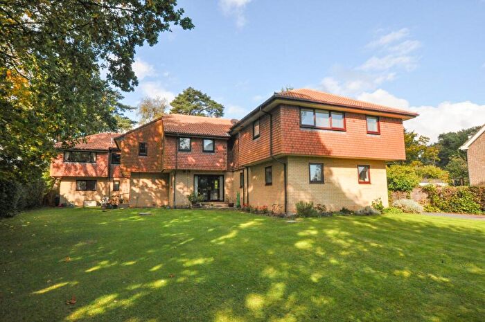 2 Bedroom Apartment For Sale In Ringwood Road, Ferndown, BH22