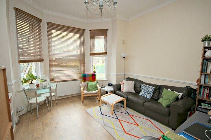 1 Bedroom Flat To Rent In Walm Lane, Willesden Green, NW2