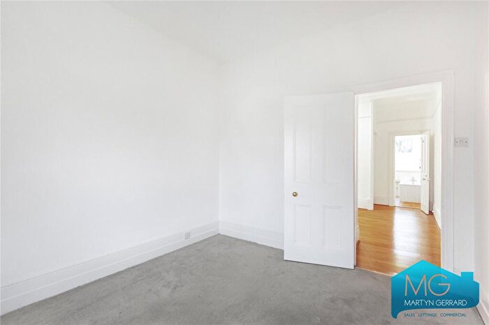 2 Bedroom Apartment For Sale In Shepherds Hill, Highgate, N6
