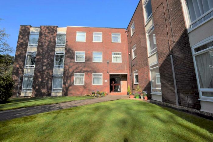 3 Bedroom Flat To Rent In Rosemount Close, Prenton, CH43