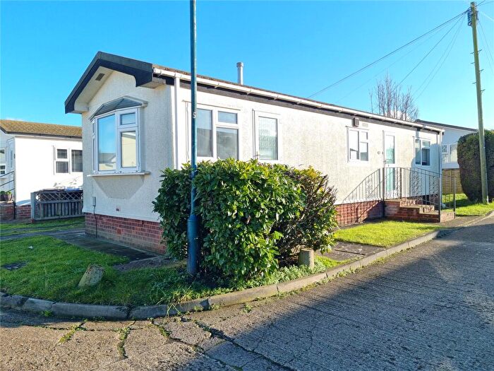 2 Bedroom Mobile Home For Sale In Hillcrest Park, Wilbury Hills Road, Letchworth Garden City, Hertfordshire, SG6