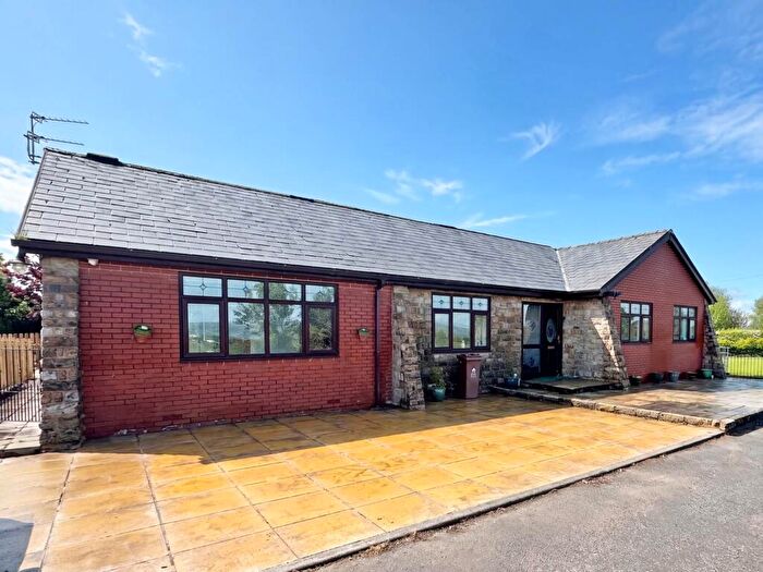 4 Bedroom Detached Bungalow To Rent In Thornham Road, Royton, OL2