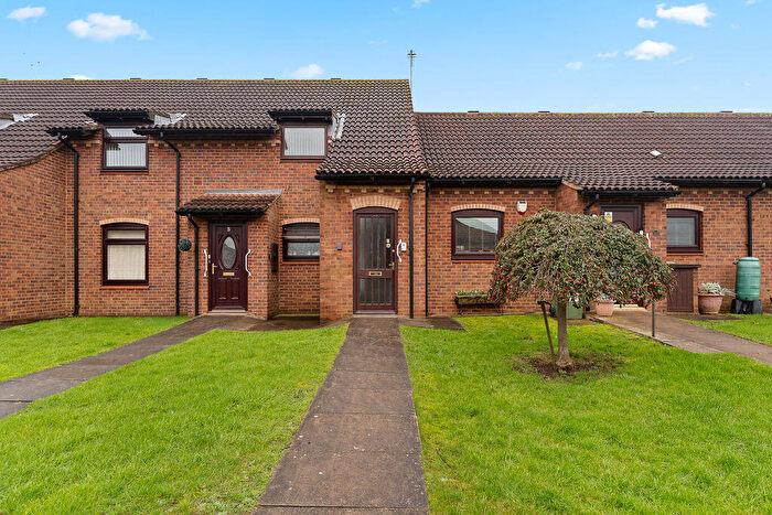 2 Bedroom Flat For Sale In Queens Court, Grimsby, DN34