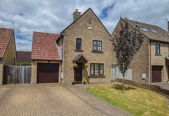 3 Bedroom Detached House For Sale In Barton Way, Corston, SN16