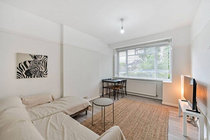 2 Bedroom Flat To Rent In Park Road, East Twickenham, Twickenham, TW1